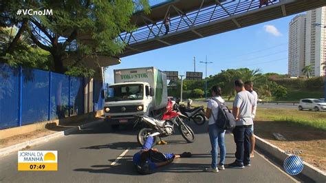 Motociclista fica ferido após acidente no Acesso Norte em Salvador