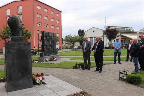 Položeni vijenci na spomen obilježjima povodom Dana državnosti Compas