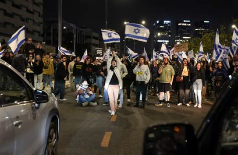 Hundreds Of Israelis Protest In Tel Aviv For Captive Deal Al Mayadeen