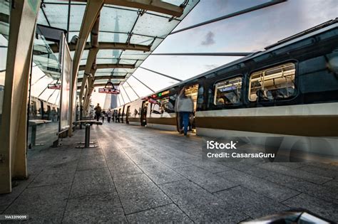 Train Platform Stock Photo - Download Image Now - Architectural Feature ...