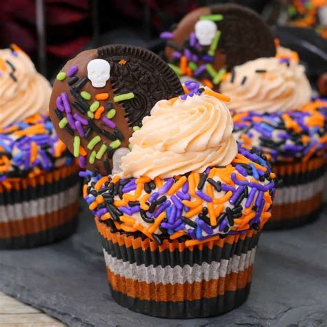 Easy Halloween Cupcakes - Everyday Eileen