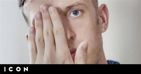 Édouard Louis Cómo un joven escritor gay de izquierdas se reconcilió con su padre homófobo y