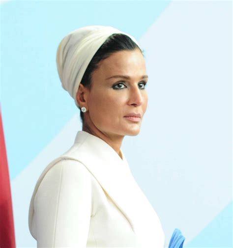 Mozah Bint Nasser La Sceicca Del Qatar Detta La Moda