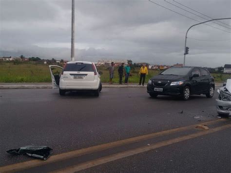 G1 Colisão deixa trânsito lento na antiga Via Expressa em Maceió