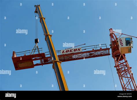 Construction Worker Dismantling Tower Crane Stock Photo Alamy