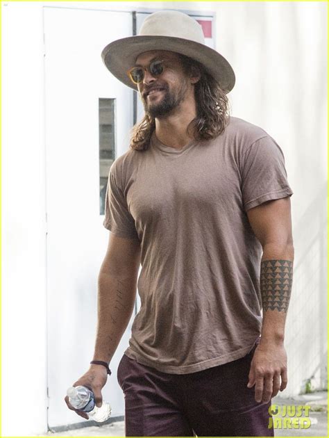 Emilia Clarke Jason Momoa Hat Men Outfit Joseph Jason Namakaeha Momoa