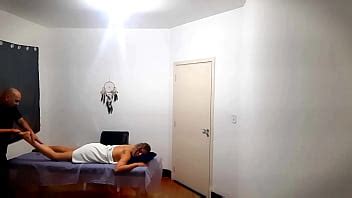 Fue a recibir un masaje pero fue sorprendida por el terapeuta que eyaculó en ella XVIDEOS