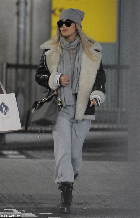 Rita Ora Strips Naked For Freezing Fitness Treatment Daily Mail Online