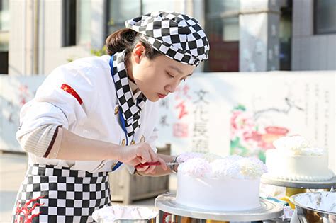 女生学西点，先天优势助发展！徐州新东方烹饪学校