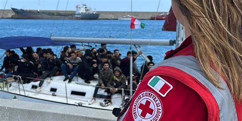 Doppio Sbarco A Crotone Rintracciati 181 Migranti