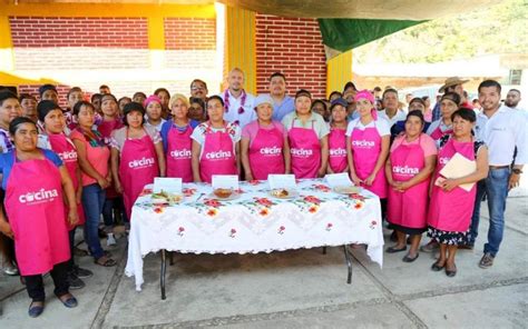 Dif Estatal Oaxaca Y Sedapa Benefician A Familias De La Regi N Mixteca