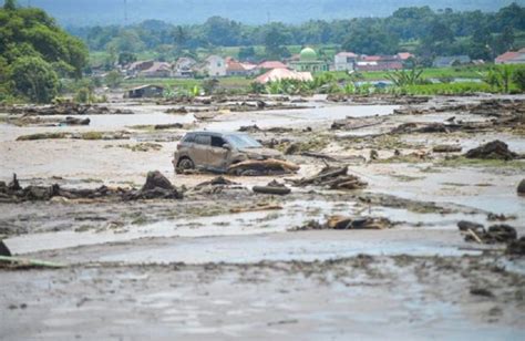 Update Dampak Banjir Bandang Sumatera Barat 43 Tewas 15 Orang Proses