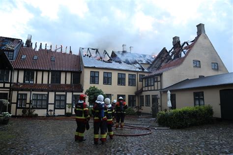 Voldsom brand i Faaborg efter lynnedslag stor udrykning på plads