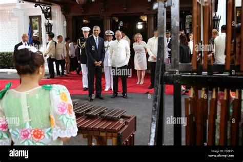 Us President Barack Obama And Philippine President Benigno S Aquino