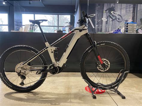 BULLS Sonic Evo AM Carbon Vielseitiges Bosch E MTB Zum