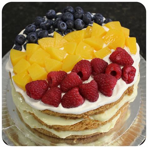 Maria Gordinha Peach Naked Cake