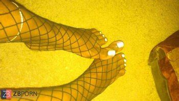 Stunning Dark Hued Toes In Pantyhose ZB Porn