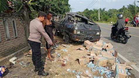 Kecelakaan Maut Pukul 16 30 Wib Seorang Penumpang Tewas L300 Oleng