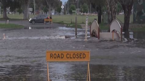 Nsw Floods Condobolin Braces For Worst Flood Forbes Floodwaters