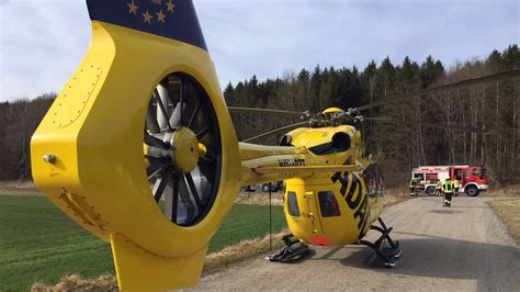 Steinhöring Schwerer Unfall auf B304 bei Ebersberg Lkw prallt gegen