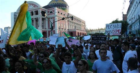 G1 Atos pacíficos e tentativa de invasão à prefeitura marcam protesto