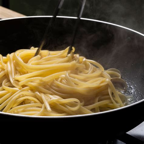 K Stliche Linguine Mit Venusmuscheln Und Bottarga Rezept