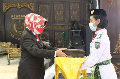 Bupati Jombang Serahkan Duplikat Bendera Pusaka Merah Putih Kabar Jombang