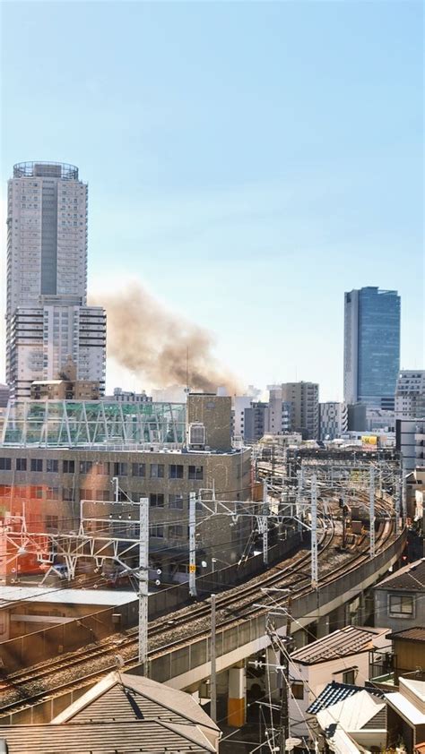 【火災】東京都墨田区 東武スカイツリーライン曳舟駅近くで火事！「浅草から見てイーストコア曳舟の手前」 いろいろまとめbeans