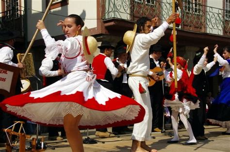 Let’s learn about Portuguese folk dance! - Portugal.com