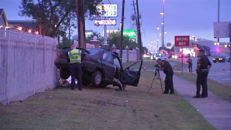 Driver Dies After Slamming Into Pole Near Katy Fwy Abc13 Houston