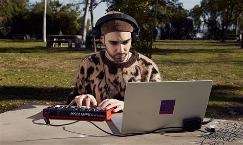 Akai MPK mini Play mk3 brings improved battery life, louder speaker ...