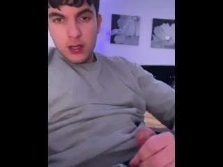 年轻人自慰触摸自己 Pornhub Gay