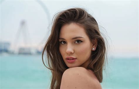 Обои девушка beach sky beautiful model brunette red lipstick women outdoors на телефон и