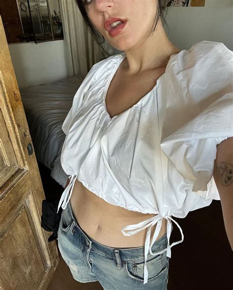 Tim McGraw S Daughter Gracie Showcases New Curves In Tiny String Bikini Following Weight Loss