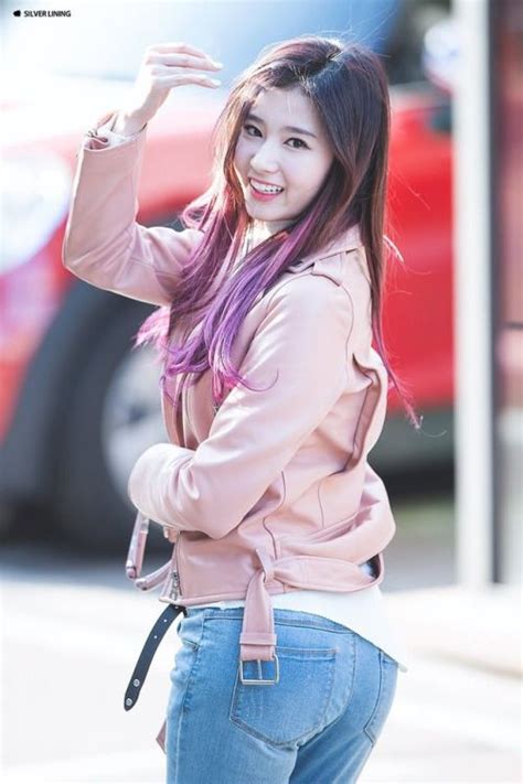 10 Times Twices Sana Showed Off Her Goddess Proportions In A Simple Pair Of Jeans Koreaboo