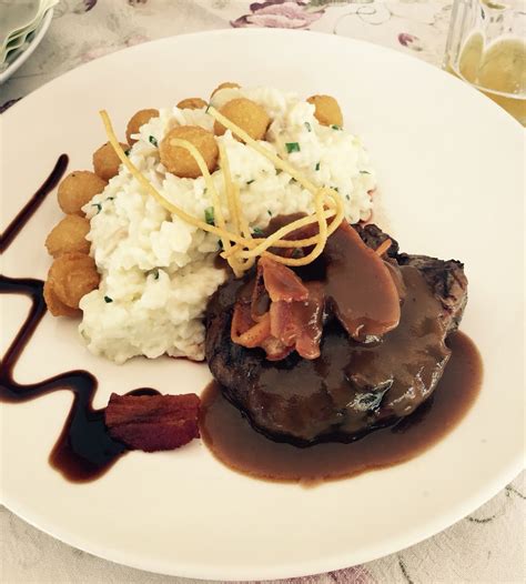 Filé mignon grelhado ao molho madeira baicon batata noisete e