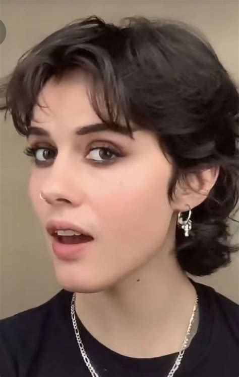 Cute And Wild Short Wolf Haircut Ideas Brunette Wolf Haircut Queer Hair Shaggy Short Hair