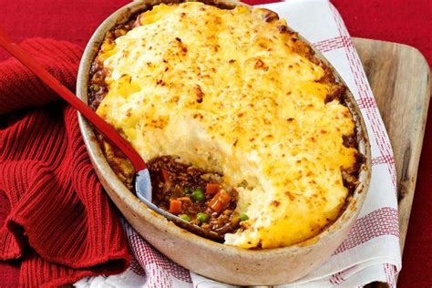 Italian cottage pie with cauliflower cheese mash Recipe • Wiki Recipes