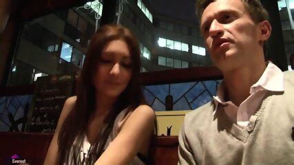 Petite Brune Decouvre L Anal En Casting