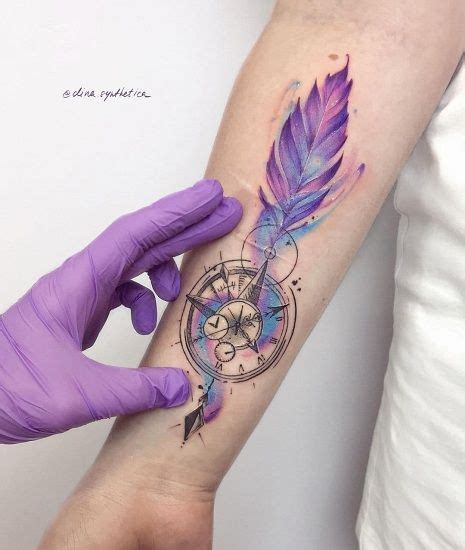 30 Charming Compass Tattoo Designs Perfect For Every Story Federtattoos Detailliertes Tattoo