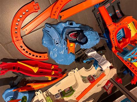 Riesen Hot Wheels Set Parkgarage etc Gebraucht in Rupperswil für CHF nur Abholung auf