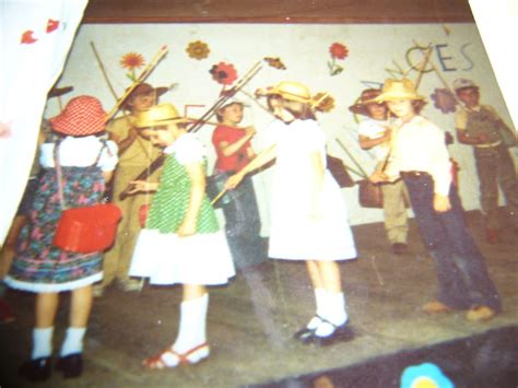 Photo de classe Primaire de 1977 Ecole Primaires Et Matenelles à Le