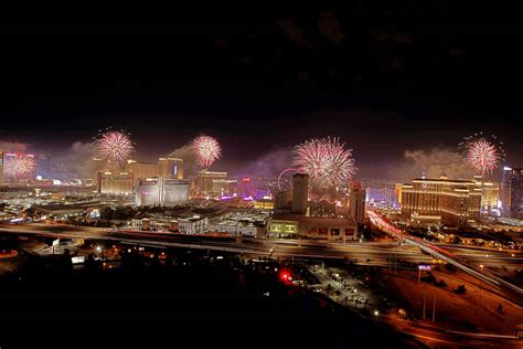 Las Vegas Strip Celebrates 4th Of July With Fireworks — Photos Local Las Vegas Local