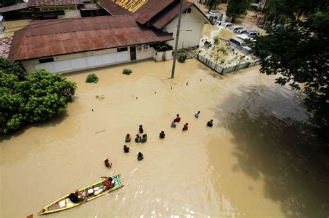 Foto Terdampak Bencana Banjir Aceh Utara Kecamatan Terendam Dan