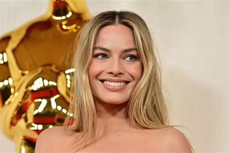 Margot Robbies Oscars Ready Spun With Gold Blonde Hair Was Thanks To