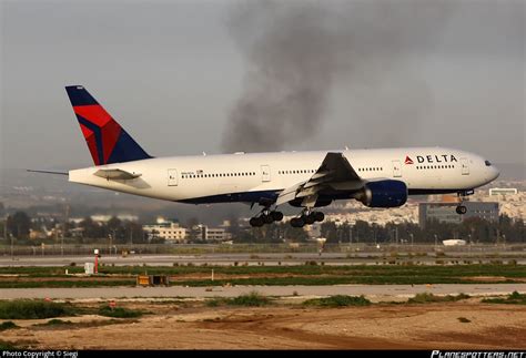 N Da Delta Air Lines Boeing Er Photo By Siegi Id