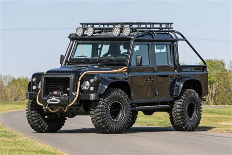 Offrez Vous L Un Des Defender SVX De Spectre Motorlegend