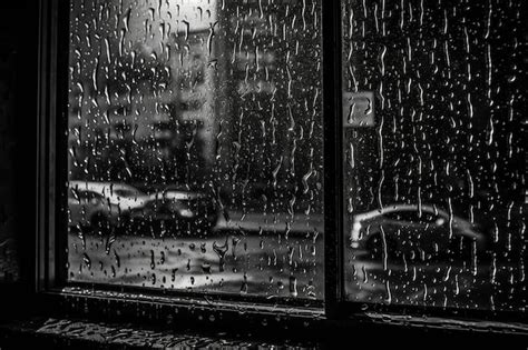 Premium AI Image | Raindrops on the glass of a window at night in the city