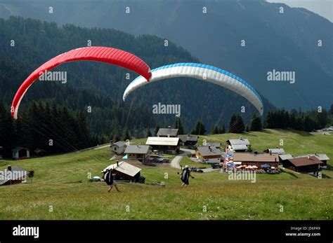 Ground Handling Hi Res Stock Photography And Images Alamy