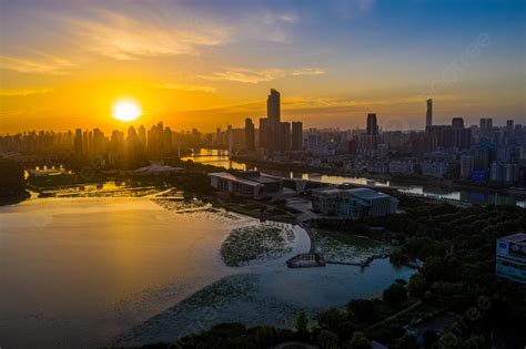 武漢城市建築日落建築月湖風景區航拍攝影圖配圖背景圖桌布圖片免費下載 Pngtree